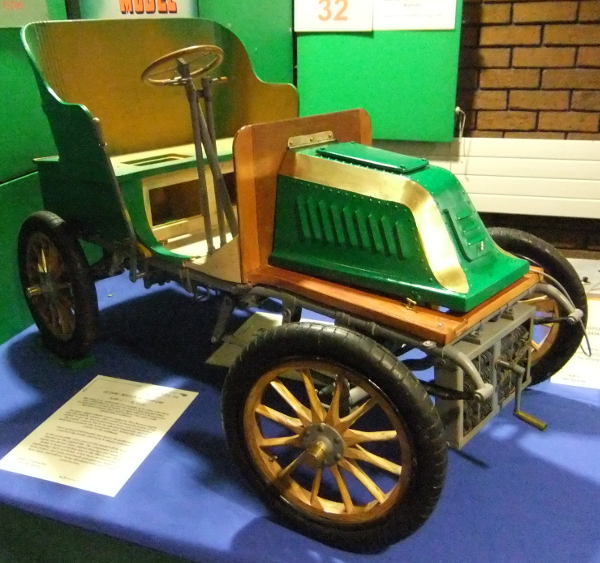 1903 De Dion Motor Car